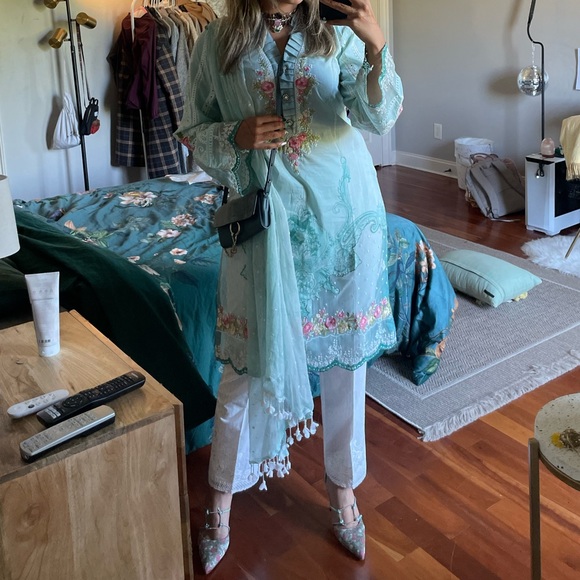 Maria b original 3 piece luxury lawn suit eid - Picture 1 of 7